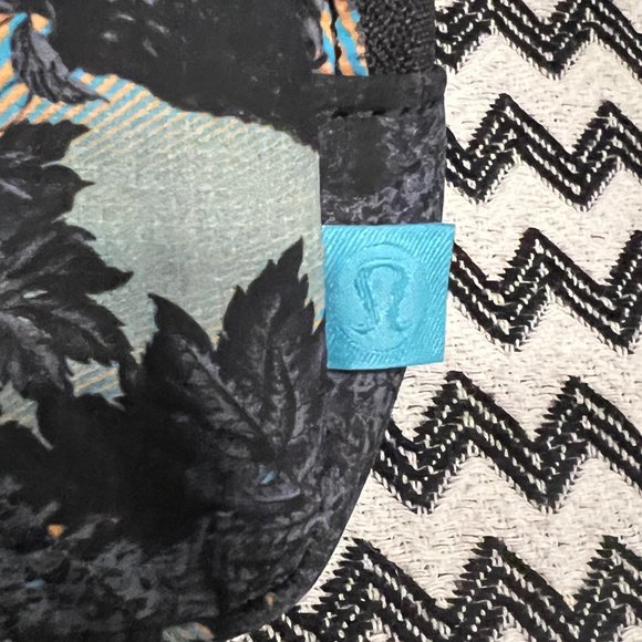 NWT Psychedelic Mini Belt Bag lululemon EBB - Picture 8 of 13